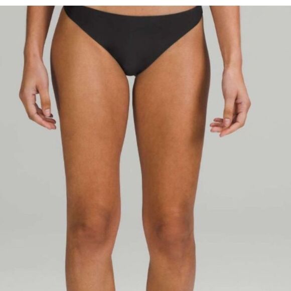Lululemon Washing Waves Mid Rise Skimpy Bottom
Black- Size 4 - Picture 3 of 7